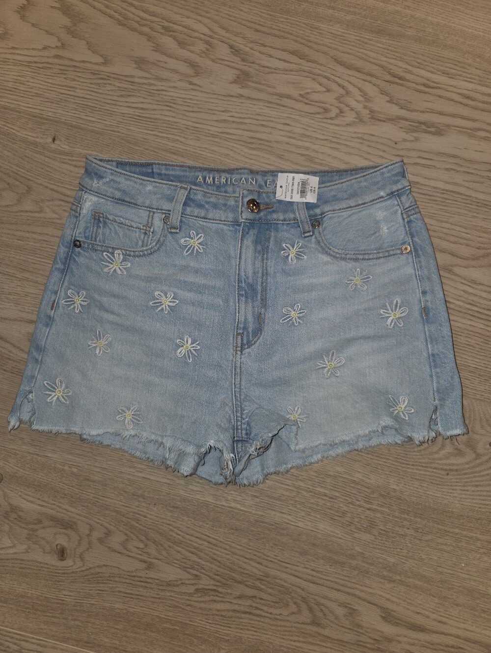 NWT American Eagle Outfitters Light Blue Denim Daisy Embroidered Shorts